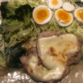 豚厚切りロースの生姜焼きチーズのせ。No.485